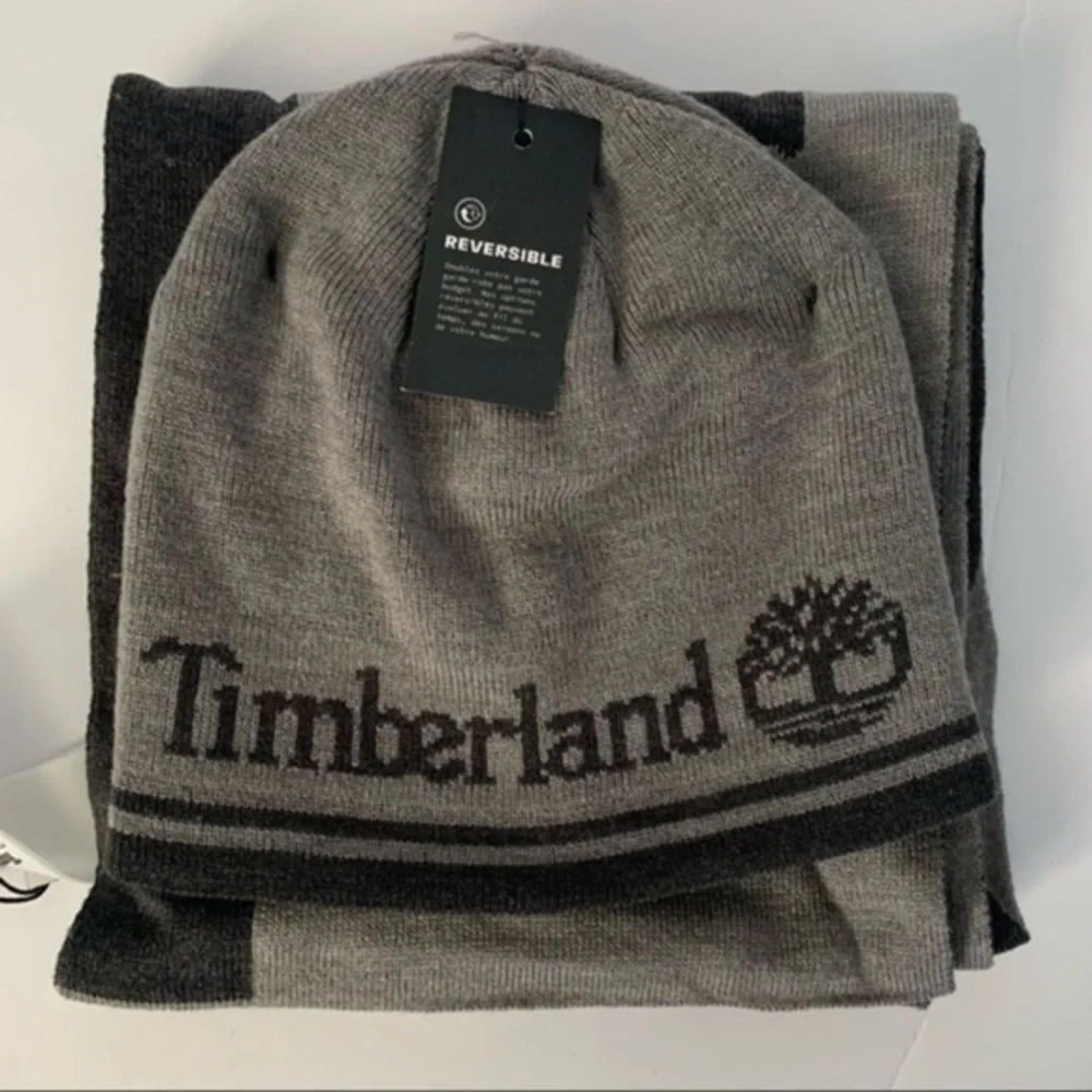NWT. TIMBERLAND Hat & Scarf Set
